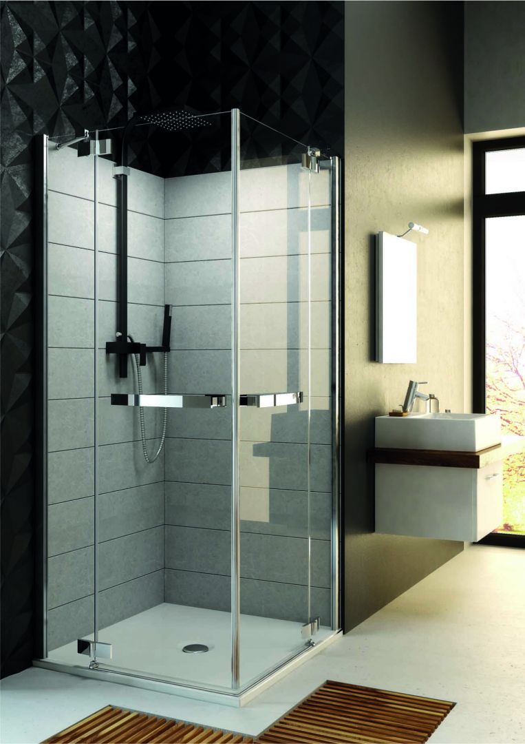 W zależności od modelu, kabiny prysznicowe dość znacząco różnią się pod względem funkcjonalności dla osób o ograniczonej mobilności. Fot. Aquaform