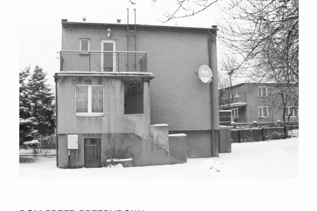 Celem przebudowy domu jednorodzinnego z lat 70-tych, tzw. kostki polskiej, zlokalizowanego w Mysłowicach, było podniesienie standardu obiektu oraz zwiększenie powierzchni użytkowej budynku, przy jednocześnie umiarkowanym budżecie inwestora.