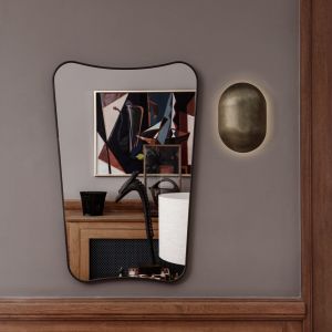 Aby nadać pomieszczeniu dodatkową głębię, wprowadzić do niego światło w ramach nowości duńska marka proponuje również przeskalowane, okrągłe lustra Gubi Mirror. Fot. Gubi