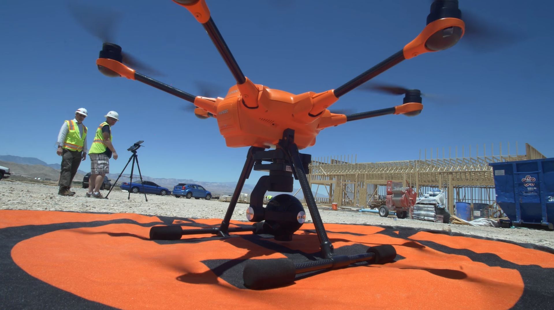 Jednym z podstawowych zastosowań dronów jest nadzór nad prowadzonymi inwestycjami oraz utrzymaniem istniejącej infrastruktury. Z danych firmy badawczej PwC wynika, że wartość wykorzystania technologii dronowych w infrastrukturze szacowana jest na ponad 45 mld dolarów. Fot. AeroMind