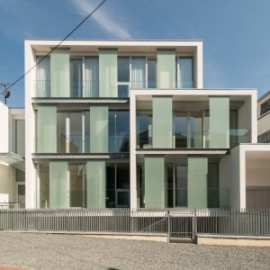 Szkło odgrywa kluczową rolę w konstrukcji tego domu. Fot. The Modern House
