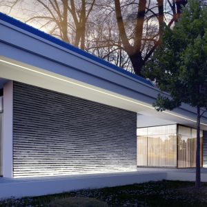 Bezramowe, minimalistyczne płaszczyzny okien podkreśla nowoczesny obraz architektury. Fot. Tomasz Zaleski