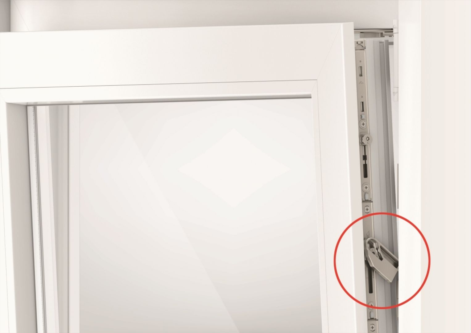 Szczelne okna można w każdej chwili uchylić i bezpiecznie wywietrzyć dom dzięki funkcji TiltSafe. Okucia Roto NX zapewniają oknom w pozycji uchylnej odporność antywyważeniową klasy RC 2. Fot. Roto