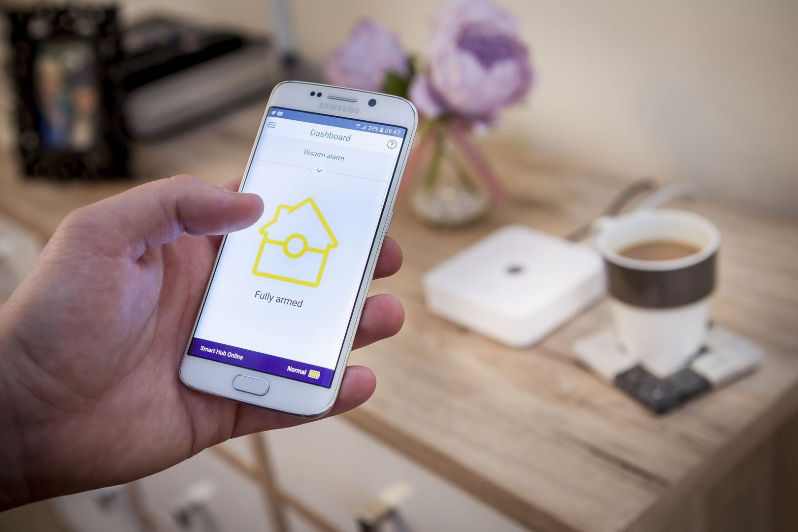 Smart house to zespół inteligentnych i komunikujących się ze sobą urządzeń, które podłączone do jednej sieci pozwalają zarządzać funkcjami domu. Fot. Yale