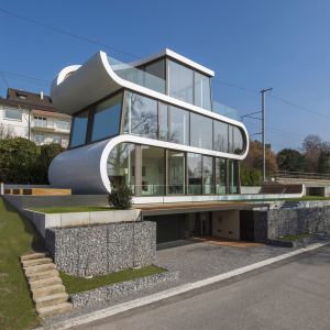 Flexhouse to bardzo ciekawy przykład nowoczesnej architektury. Fot. Peter Wuermli 