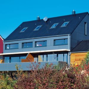 Покрытие крыши обычно определяет выбор цвета и материала, который будет использоваться для отделки фасада и других элементов корпуса нашего дома.  Фото  Creaton Polska