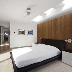 Wnętrza domu urządzono w minimalistycznym stylu. Fot. HAUS Architects