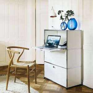 Ważne, by wygląd domowego biura harmonizował z aranżacją całego wnętrza. Fot. Mood Design