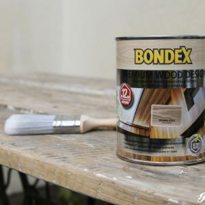 Bondex Premium Wood Design - żelowa lakierobejca przeznaczona jest dekoracyjno-ochronnego malowania przedmiotów drewnianych i drewnopochodnych na zewnątrz oraz wewnątrz pomieszczeń. Fot. Pani to Potrafi