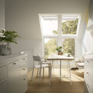 Według przepisów powierzchnia okna powinna stanowić minimum 10% powierzchni podłogi pokoju. Fot. Velux