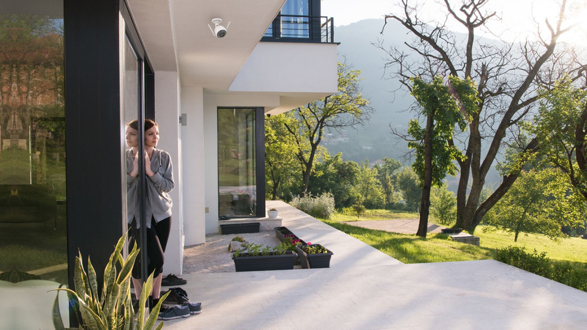 Smart home – czyli zdalna ochrona domu. Fot. EZVIZ