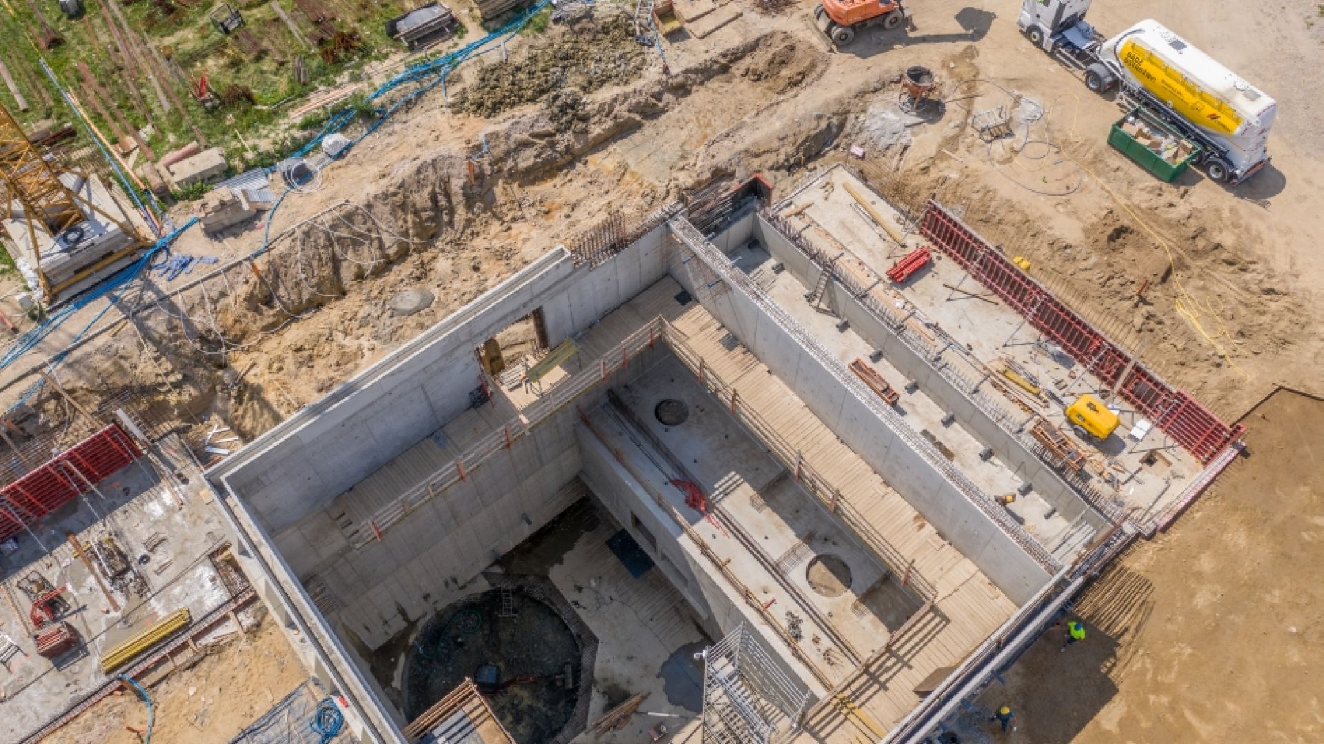 Produkty Cemex na budowie najgłębszego basenu dla nurków na świecie