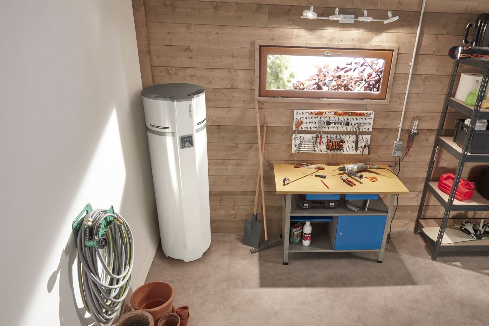 Экологический тренд систем отопления включает термодинамические водонагреватели, которые используют бесплатную энергию из окружающего воздуха - в гараже или подвале.  Фото  Атлантическая Польша