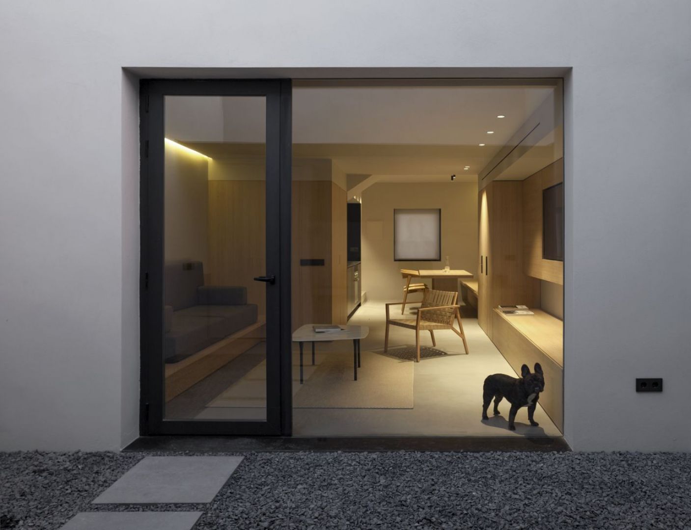 W walenckim mieście Alzira, architekci ze studia Olmos Estudio podjęli się wyzwania polegającego na renowacji domu o powierzchni 125 metrów kwadratowych. Fot. Ritmonio