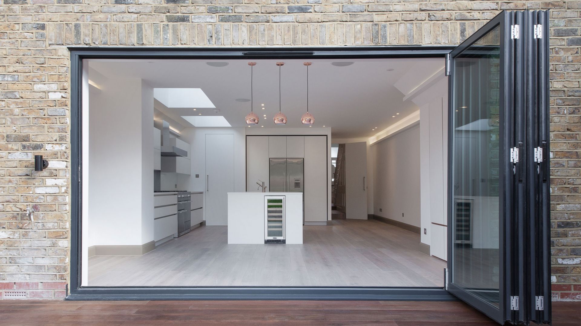 Nowoczesny dom z minimalistycznymi wnętrzami 