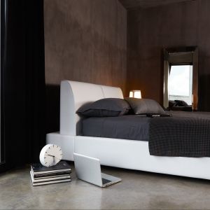 Firma Calligaris oferuje łóżko „Alameda” tapicerowane w całości. Fot. Calligaris