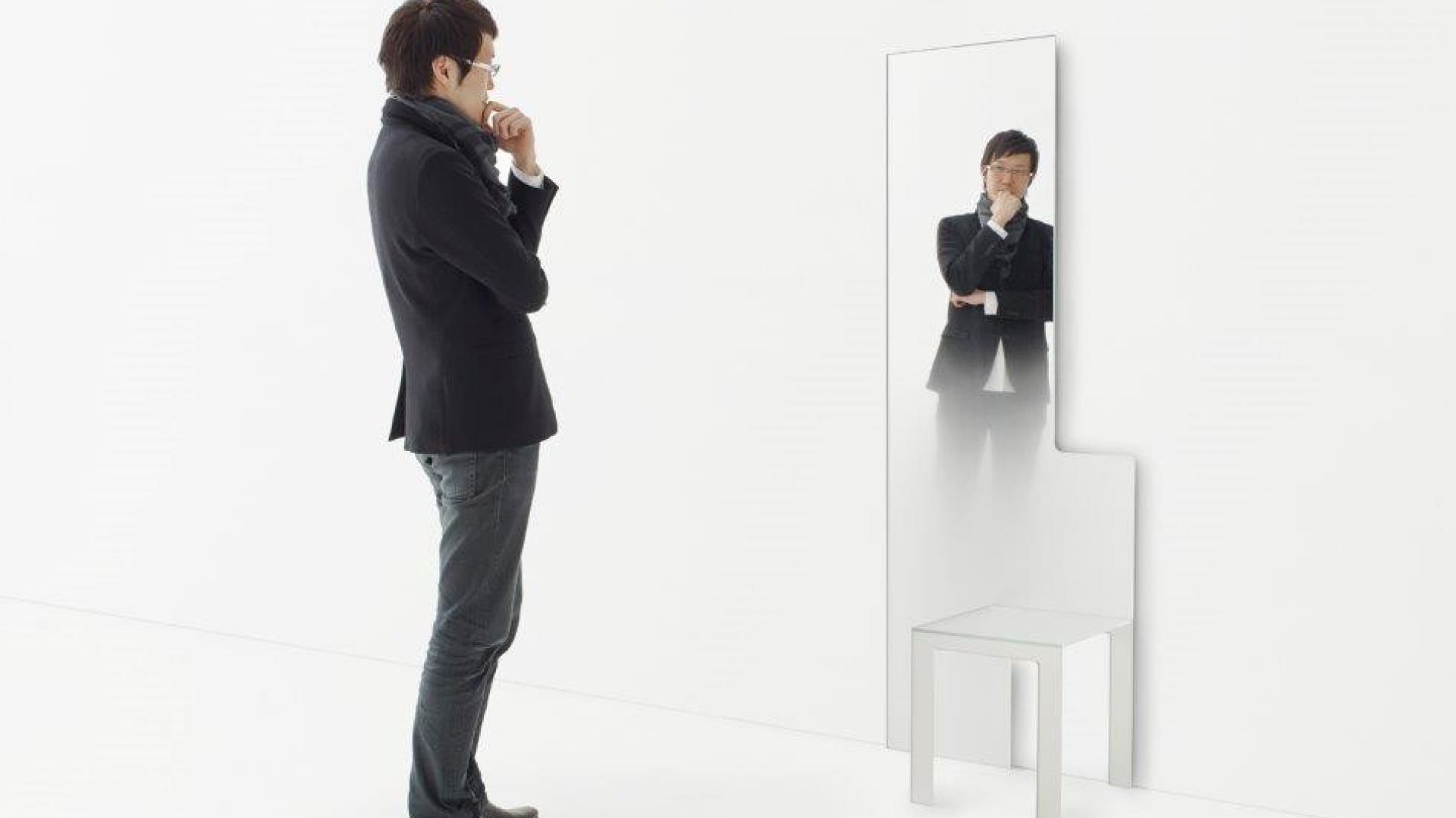 "Mirror" - krzesło i lustro w jednym