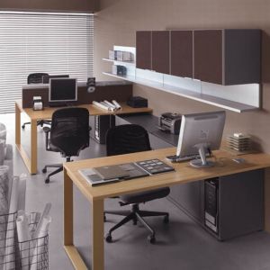 System organizacji przestrzeni biurowej Mix T zapewnia pracownikom nieskrępowane miejsce do pracy. Duże biurka i osobne szafki sprawiają, że każdy pracownik ma dużo swobody. Fot. Fabryka Mebli Balma