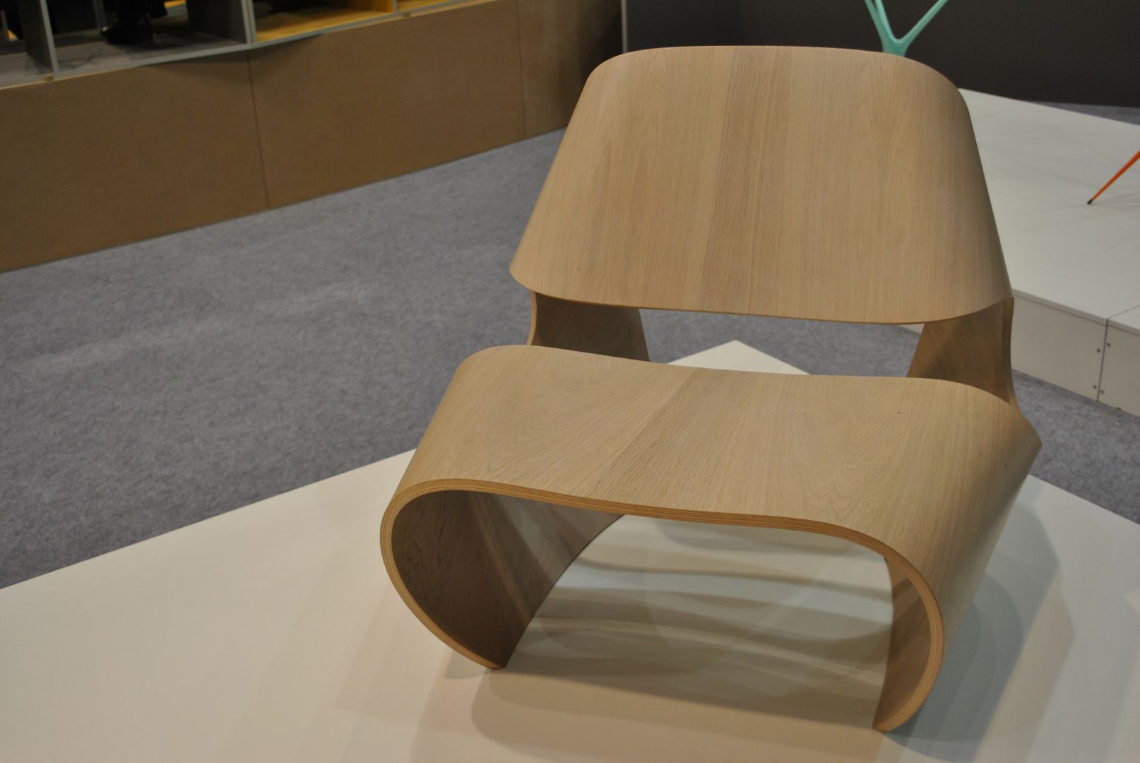 Krzesło Cowrie, o formie wszystko w jednym, zaprojektowane przez Brodiego Neilla dla firmy Made in Ratio.
Fot. Piotr Sawczuk