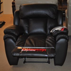 Skórzany fotel z rozkładanym podnóżkiem. Firma Boston Sofa
Fot. Piotr Sawczuk