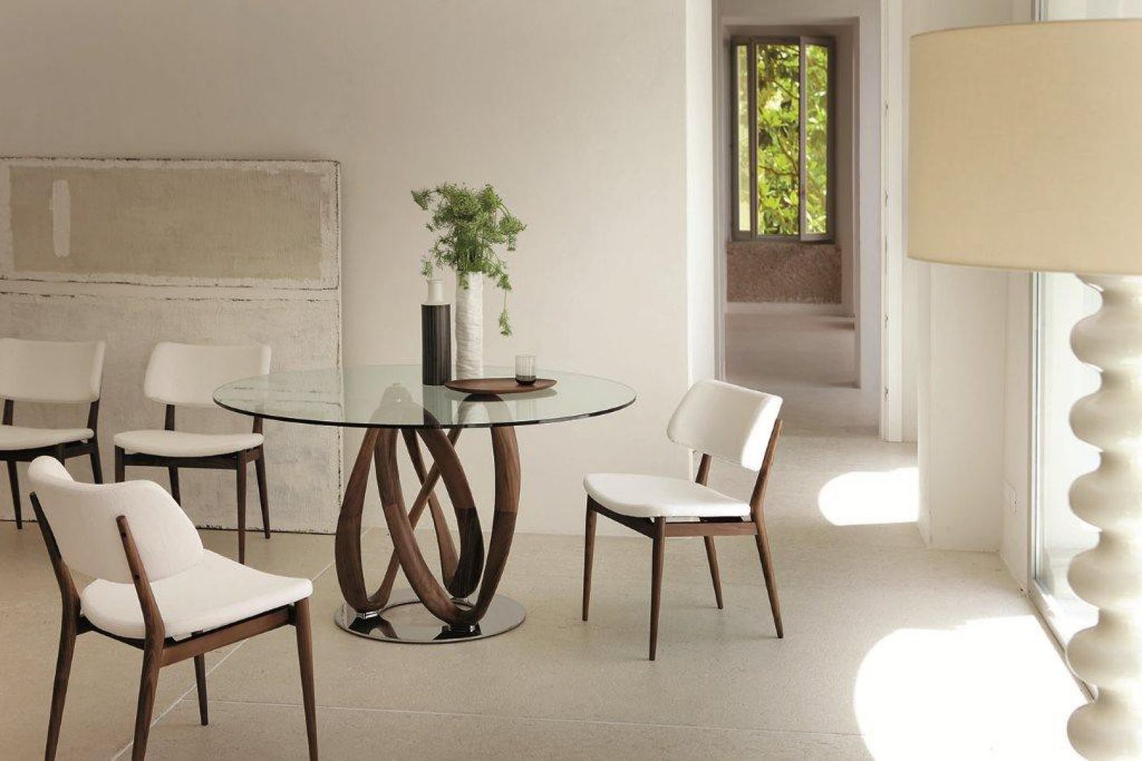 „Infinity” - stół i stolik okolicznościowy zaprojektowany dla firmy Porada. Fot. Porada.