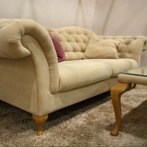 Pikowana sofa firmy Stolwit New Elegance. Fot. Katarzyna Hryniewicka