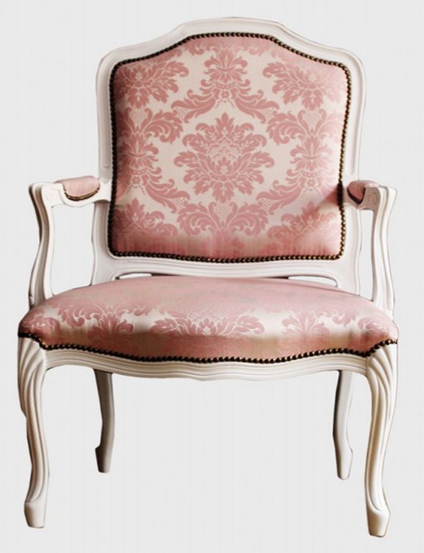 Fotel w obiciu z żakardowej tkaniny, w kolorze pudrowego różu. Fot. Showroom Deco Styl