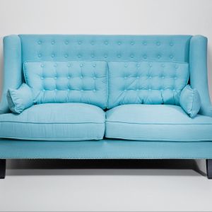 Sofa "Vegas" firmy Kare Design. Jej główną ozdobą jest gęste pikowanie, które czyni sofę meblem ekskluzywnym. Fot. Archizona