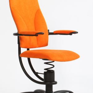 Fotel "Navigator" marki Spinalis-Ham. Model został zaprojektowany dla osób o wyższym wzroście – powyżej 190 cm. Fot. Spinalis-Ham