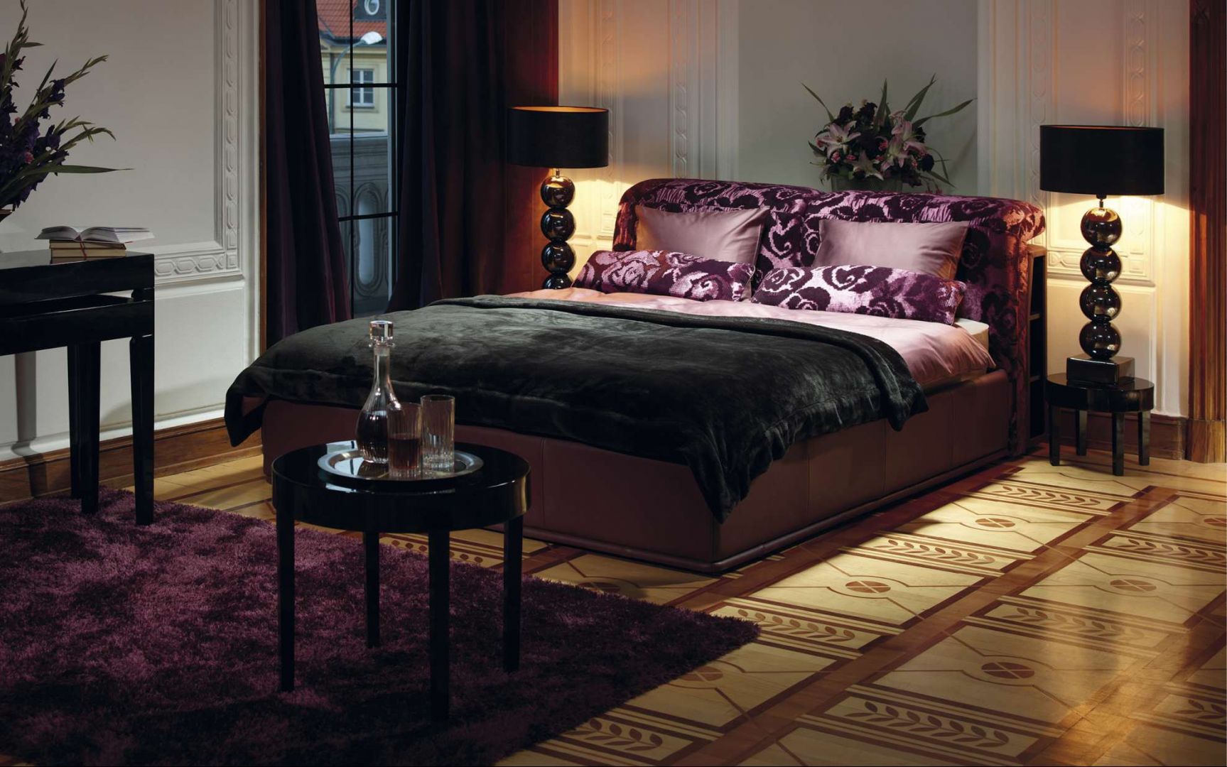 Rama łóżka z tapicerowanym wezgłowiem. Fot. Kler