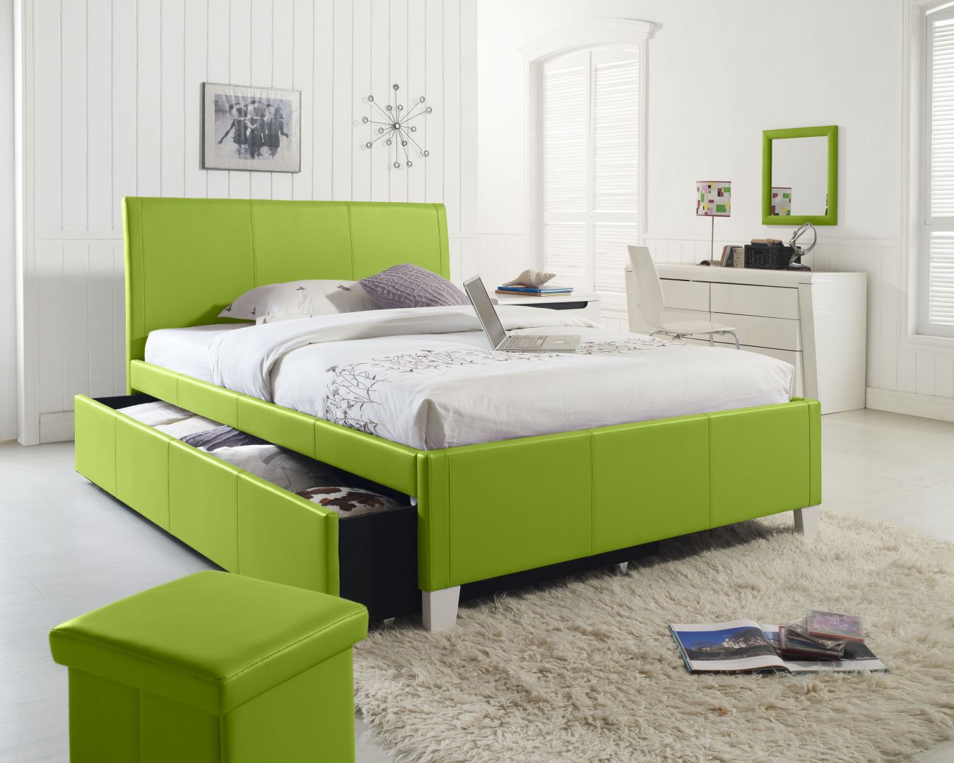 Soczysto-zielona rama łóżka ożywi każdą sypialnię. Fot.Evolt
