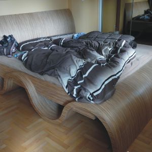 Łóżko - drewniana fala. Projekt Tomasza Wagnera
Fot. Archiwum 