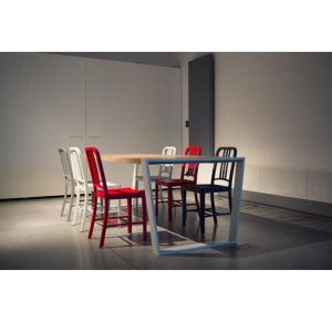Stół trapez - nadaje się do nowoczesnego wnętrza kuchennego 
Fot. Bidermann Design