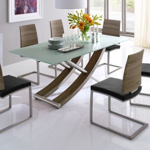 Krzesła "Barbuda" pasują do nowoczesnego wnętrza. Na zdjęciu - ze stołem "Kaleo". Fot. MC Akcent