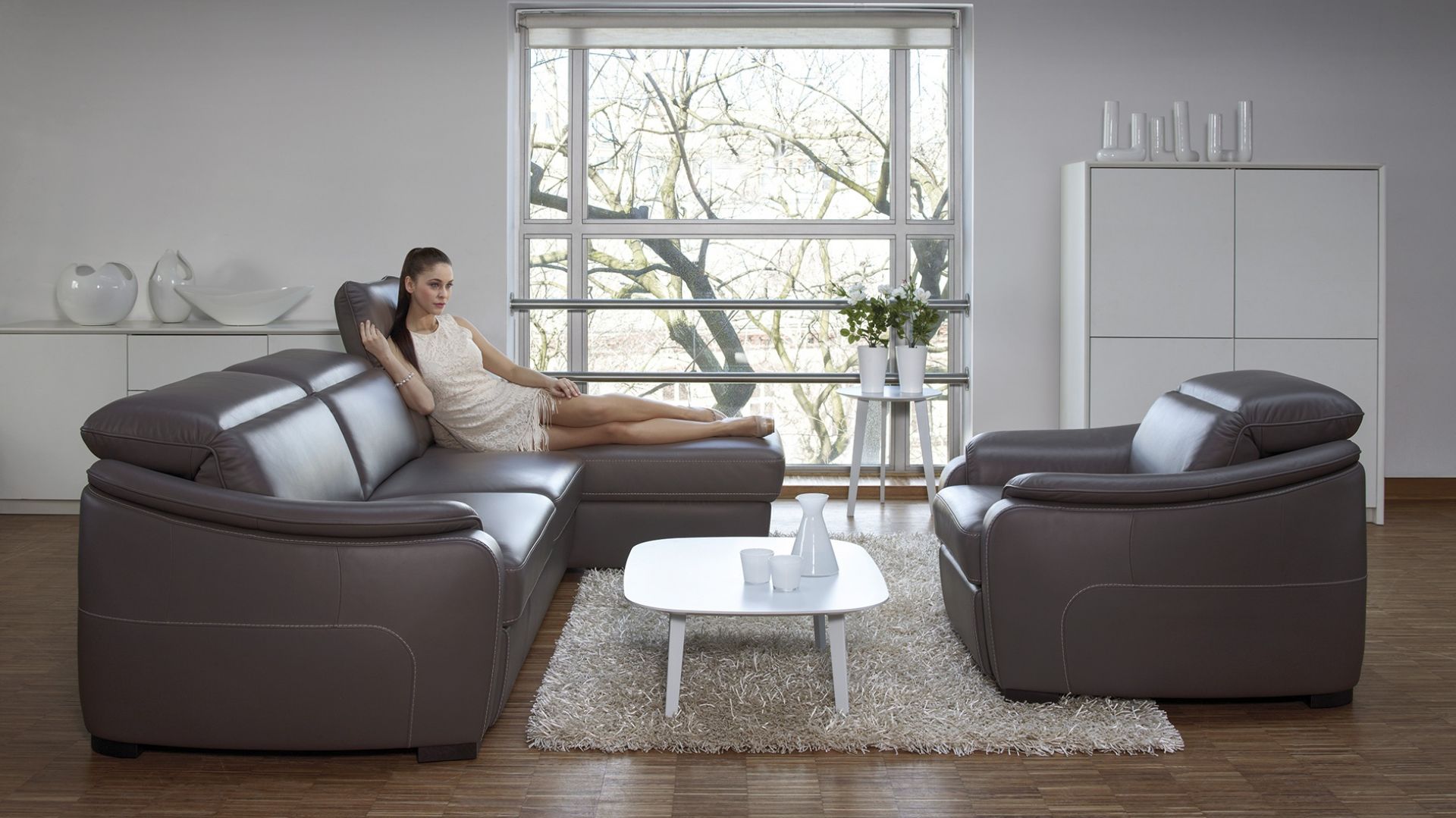 Sofy i fotele z funkcją relax – styl wzbogacony technologią