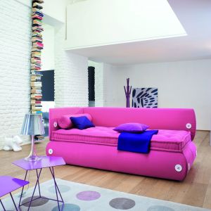 Różowa sofa "Candy" firmy Bonaldo - dla miłośników oryginalnych rozwiązań. Fot. Bonaldo 