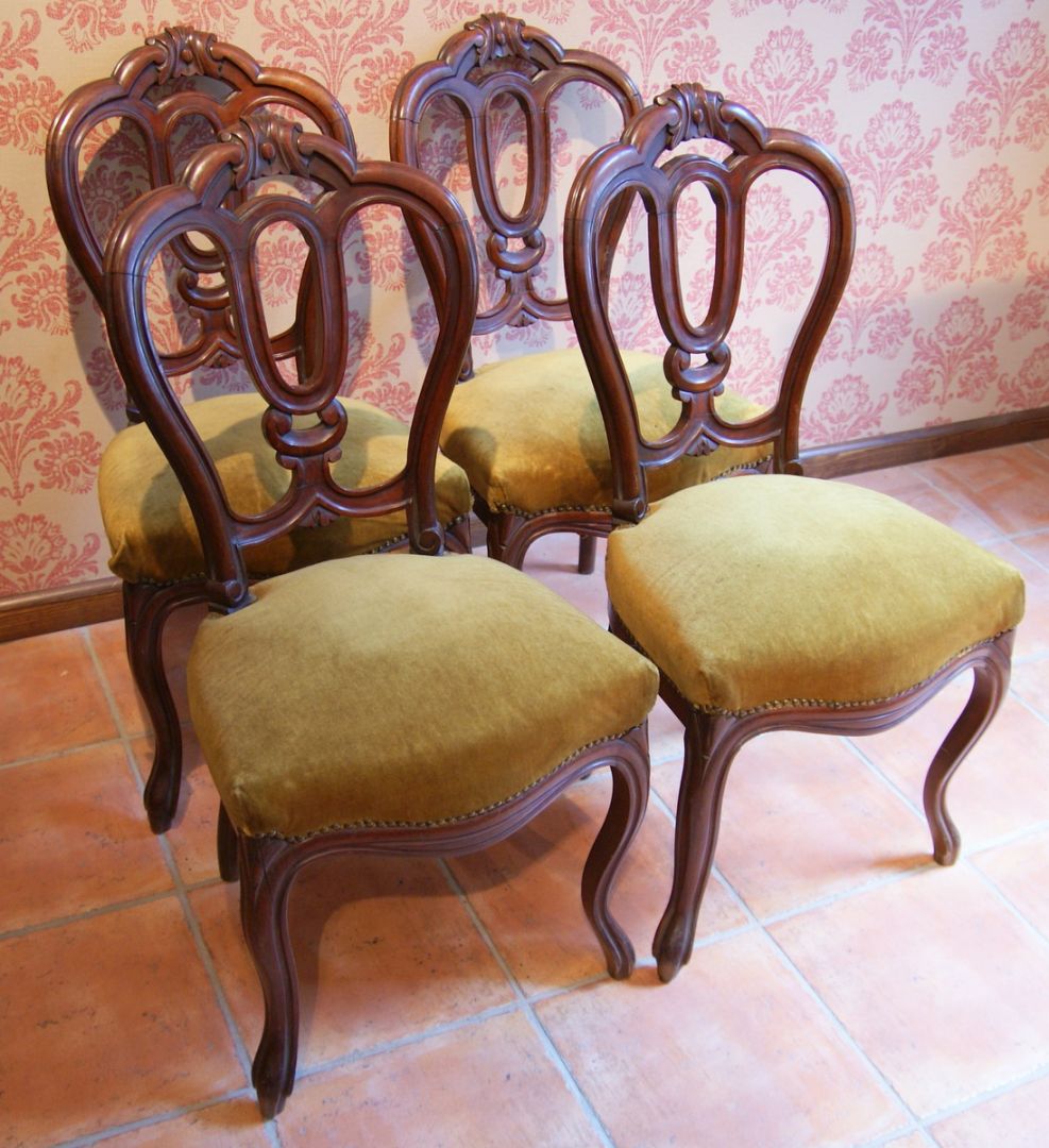 Krzesła w stylu Ludwik Filip z końca.XIXw., drewno mahoń 
Fot. Starych Mebli Czar