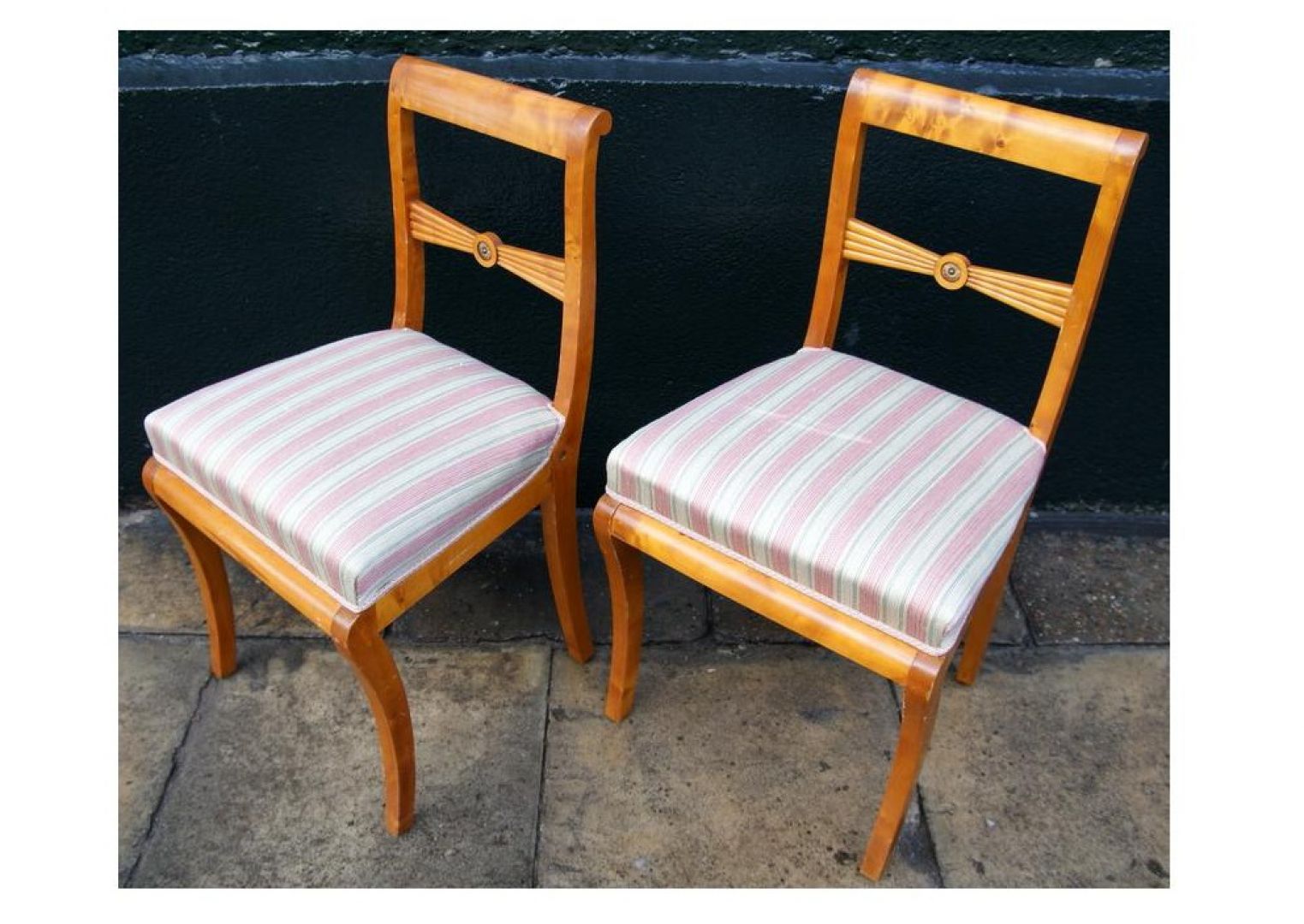 Krzesła w typie mebli Biedermeier z lat 40-tych XXw.., drewno brzoza
Fot. Starych Mebli Czar