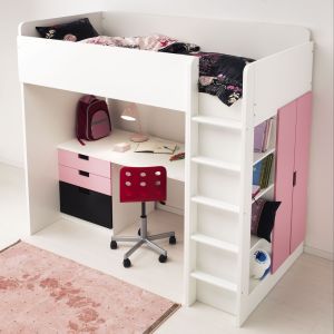 Łóżko dziecięce na antresoli Stuva to kompaktowy mebel idealny do małego pokoju. Fot. IKEA
