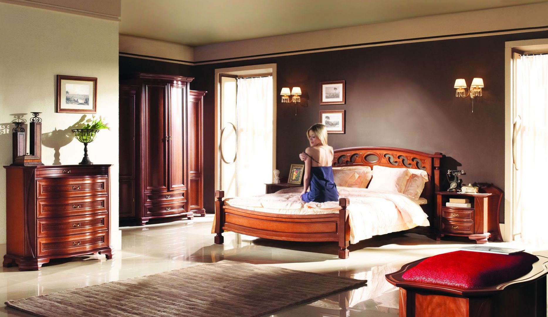 Kolekcja Szmaragd to bogato zdobione meble do sypialni, które nadadzą jej luksusowego klimatu. Fot. Mebin