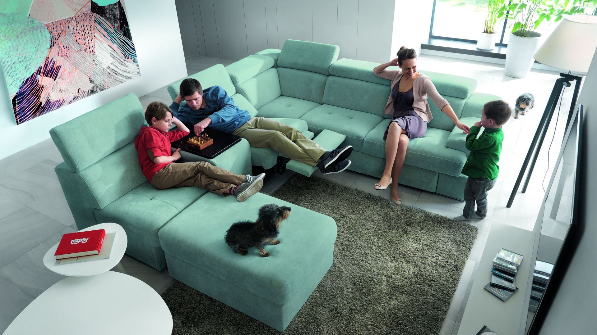 Sofa w salonie – duży mebel dla całej rodziny 