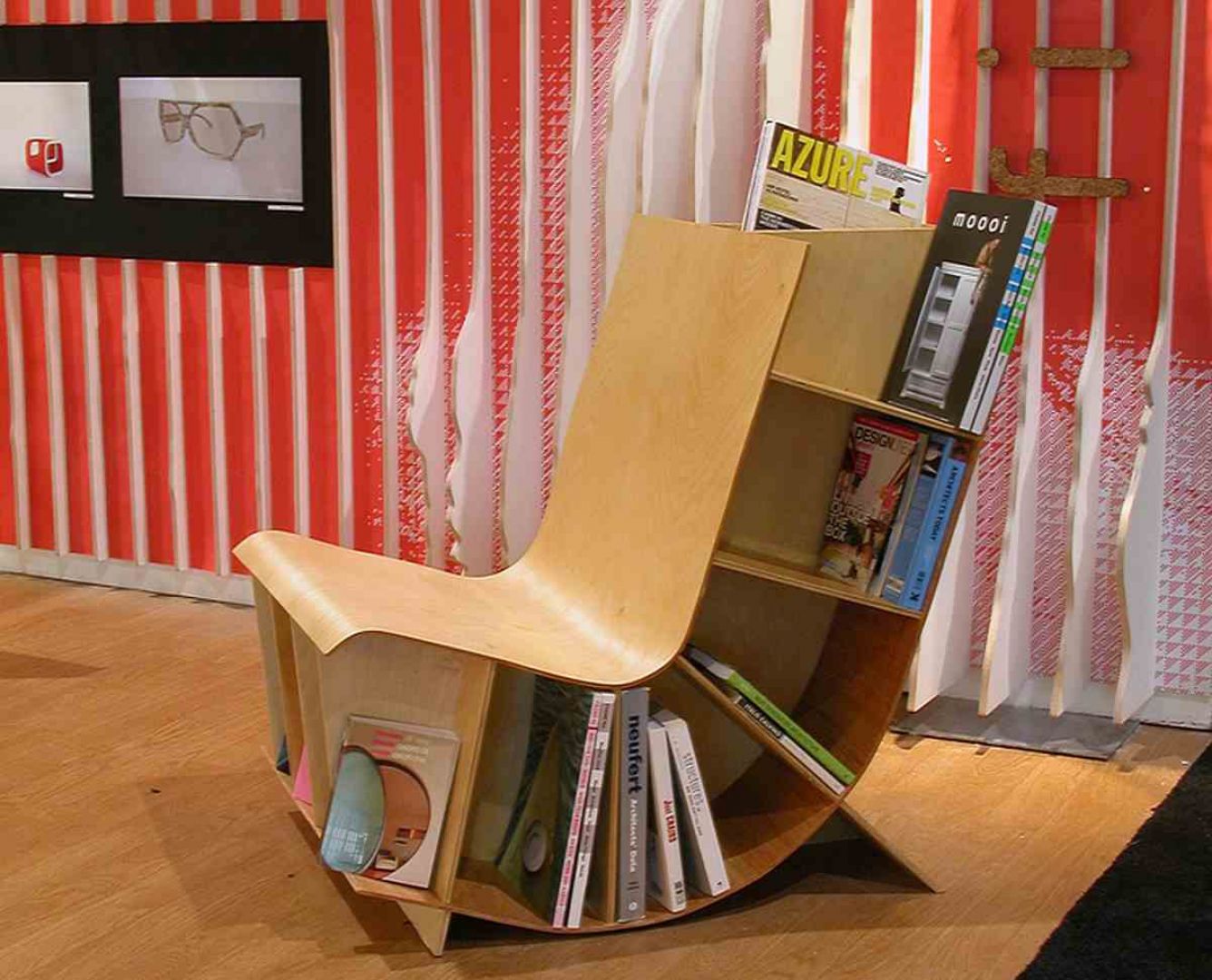 Półka na książki wraz z siedziskiem 
