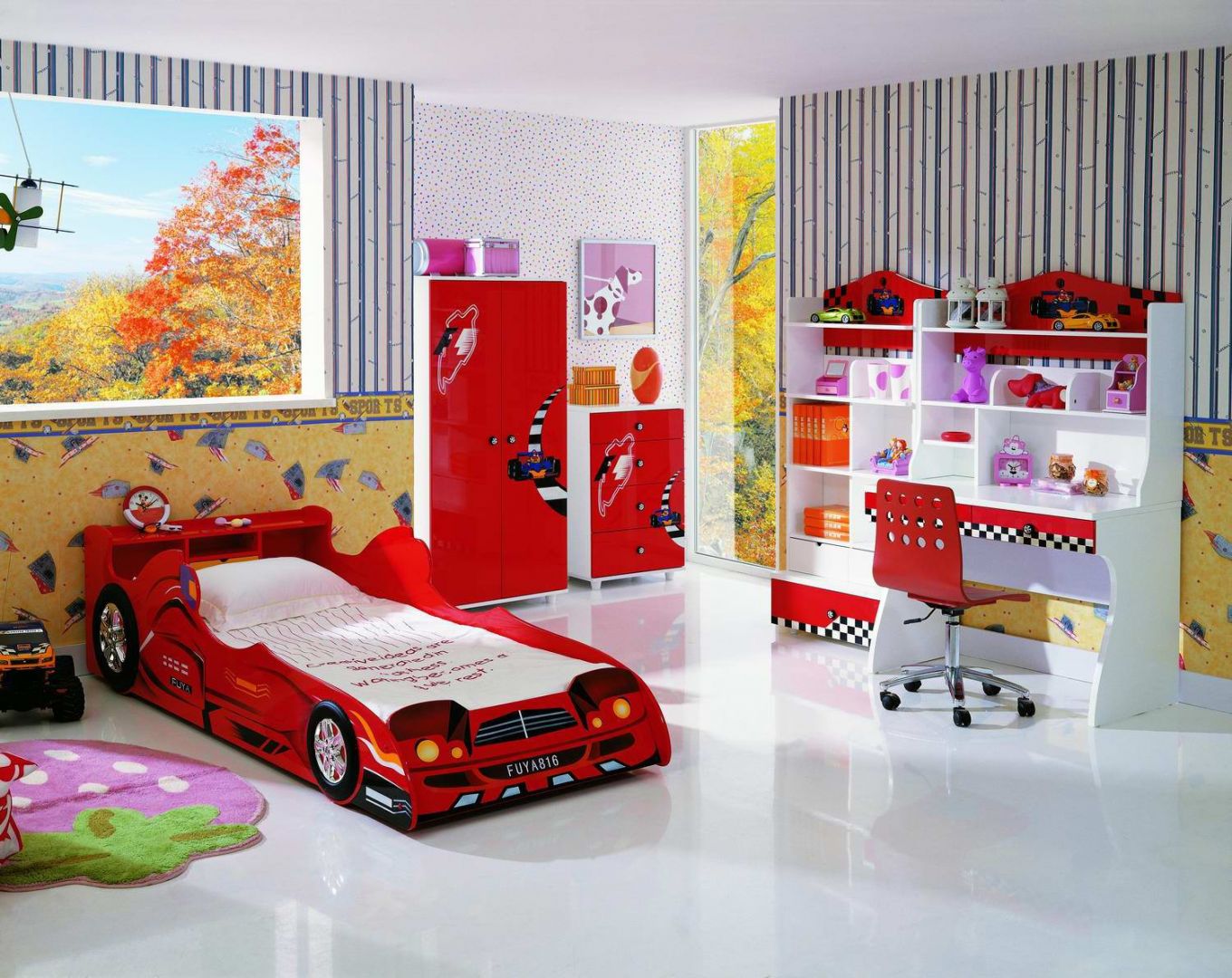 Łóżko dziecięce w kształcie wyścigowego samochodu
Fot. KiddiesCorner