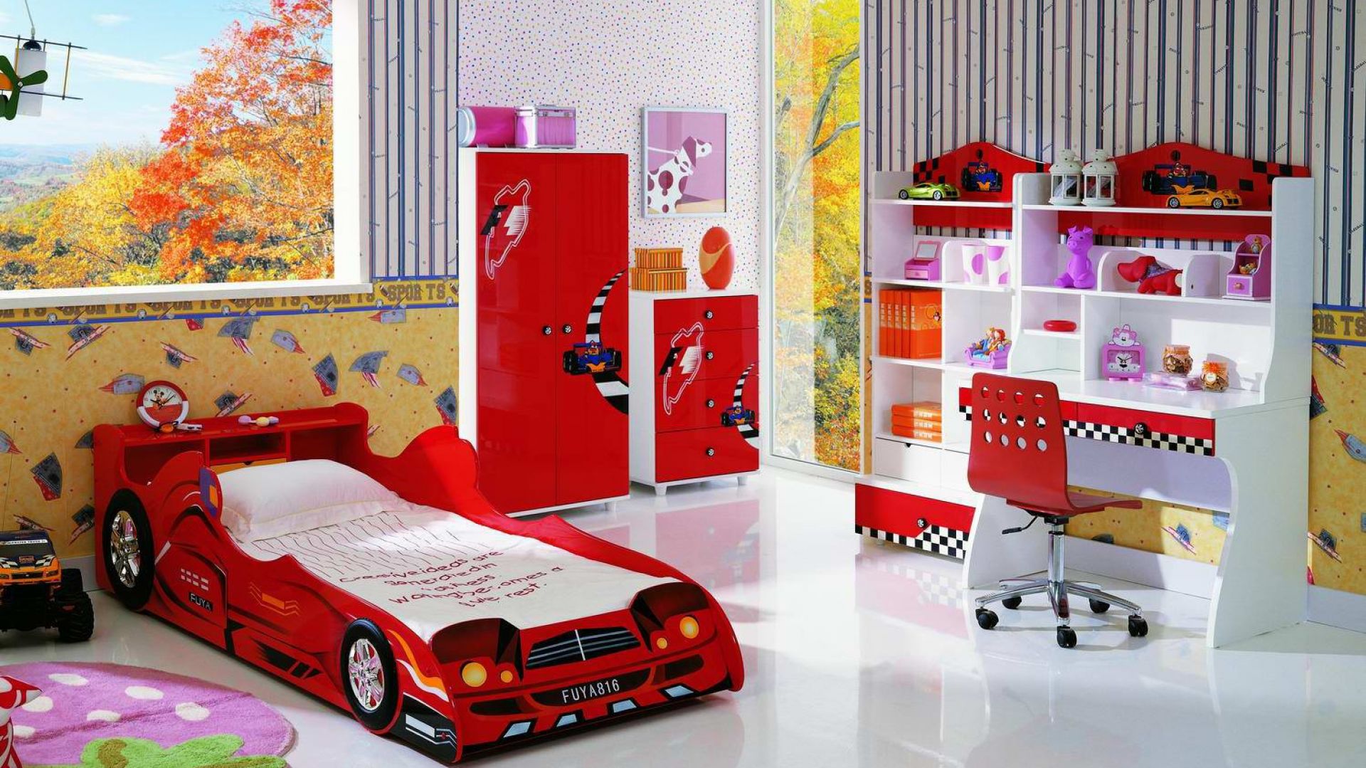 Łóżko dziecięce w kształcie wyścigowego samochodu
Fot. KiddiesCorner