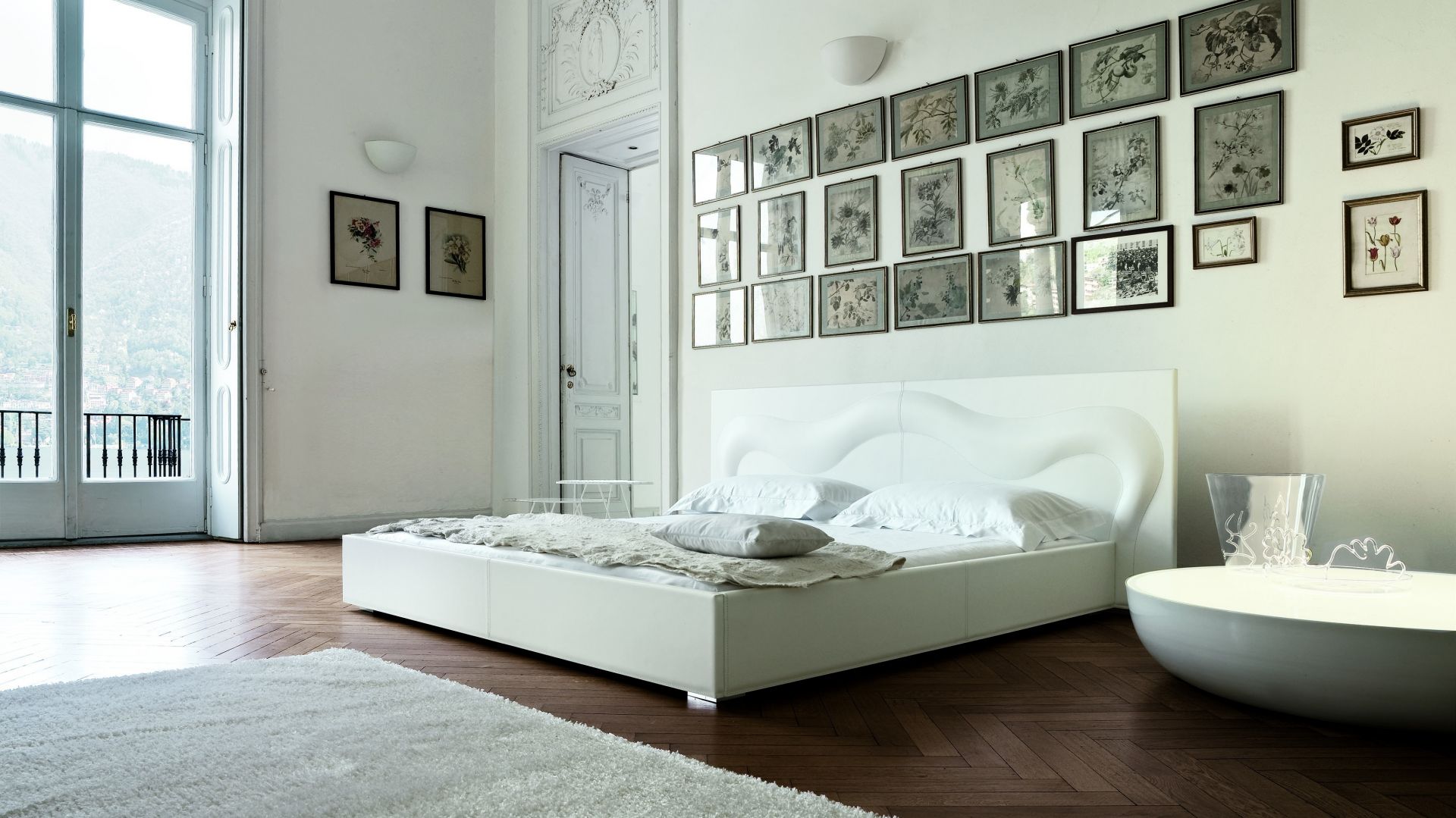Biała sypialnia - postaw na elegancję i klimat relaksu!