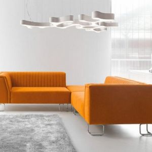 Sofa "Energy" ma soczysty kolor niczym mandarynka. Fot. Formanowa