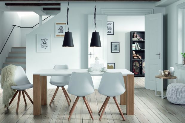 Stoły do nowoczesnych salonów i jadalni nie zawsze oznaczają proste, skrajnie minimalistyczne kształty. Warto podkreślić, że stoły te często prezentują nawet niemal "rzeźbiarską" formę.