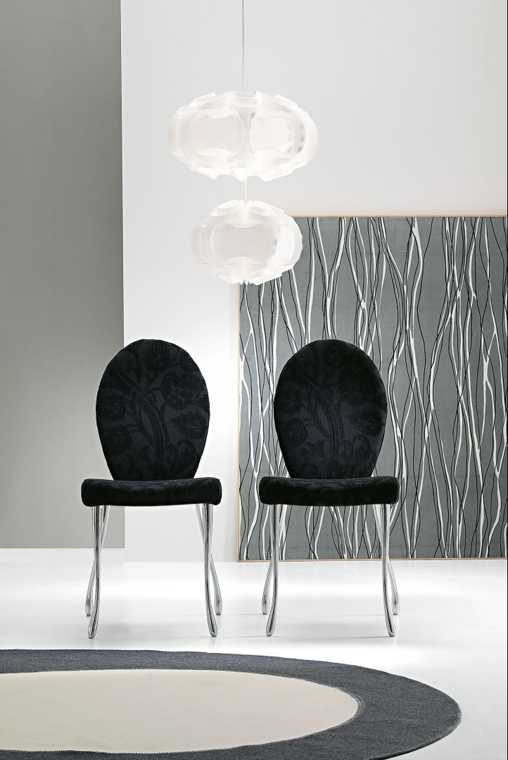 Stylizowane krzesła Ribes. Fot. Bonaldo. 
