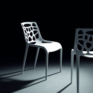 Krzesło "Basic" marki La Forma. Oferta: Le Pukka concept store. Fot. La Forma. 