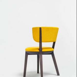 Krzesło "Gnu" można zestawić ze stołem "Xylo" tego samego producenta. Fot. Comforty